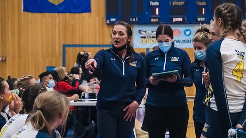 Volleyball : apprenties entraîneures de l’ACSC en Alberta